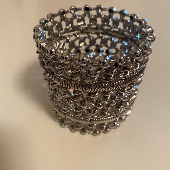 COPY - Stretchy cuff bracelet - Picture 2 of 4